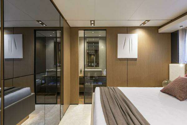Ferretti Yachts Ferretti 1000 Yacht For Sale