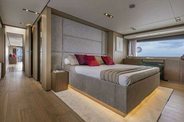 Ferretti Yachts Ferretti 1000 Yacht For Sale
