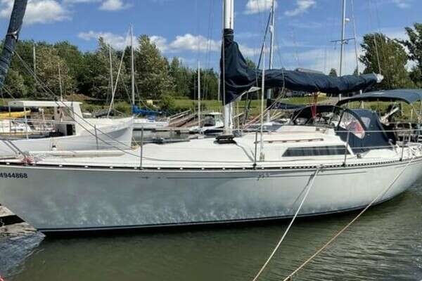 35-ft-C&C-1986-Mk 3-Tatmagouche Nova Scotia Canada yacht for sale