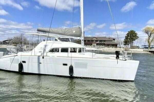 38-ft-Lagoon-2018-380 S2- Trenton Ontario Canada  yacht for sale