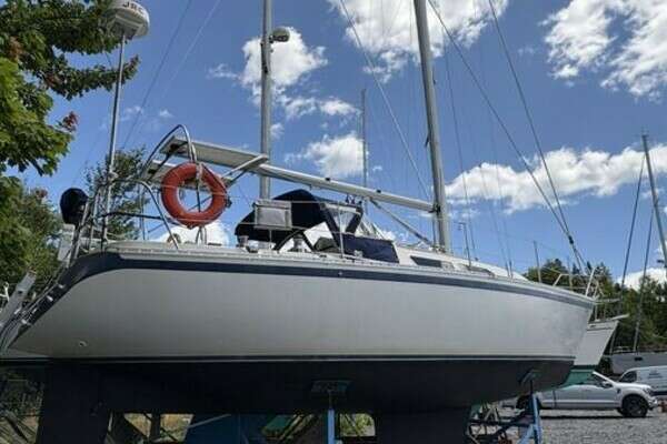 33-ft-CS-1980-33-Tantallon Nova Scotia Canada yacht for sale