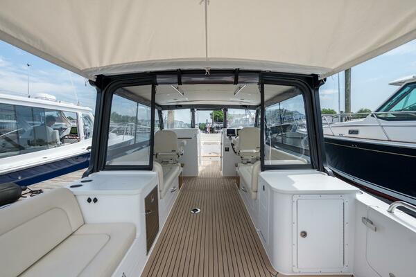 35ft MJM Yacht For Sale