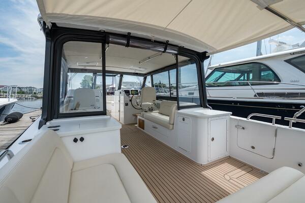 35ft MJM Yacht For Sale