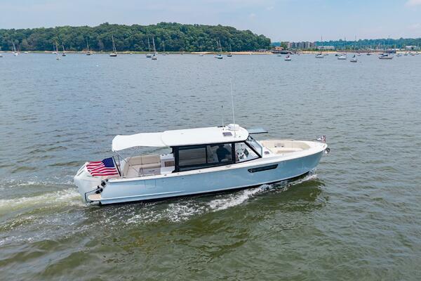 35ft MJM Yacht For Sale