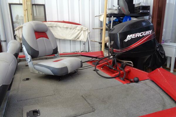 17ft Tracker Yacht For Sale