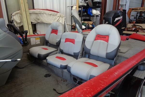 17ft Tracker Yacht For Sale