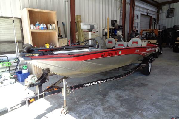 17ft Tracker Yacht For Sale