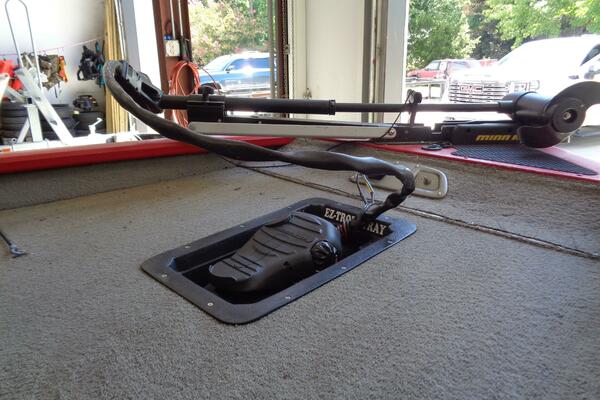 17ft Tracker Yacht For Sale