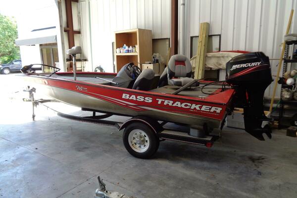 17ft Tracker Yacht For Sale