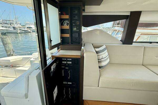Tiara Yachts C44 Coupe Yacht For Sale