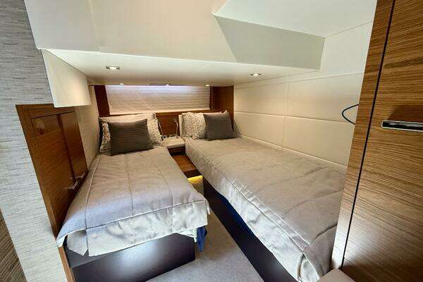 Tiara Yachts C44 Coupe Yacht For Sale