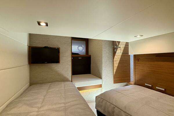 Tiara Yachts C44 Coupe Yacht For Sale
