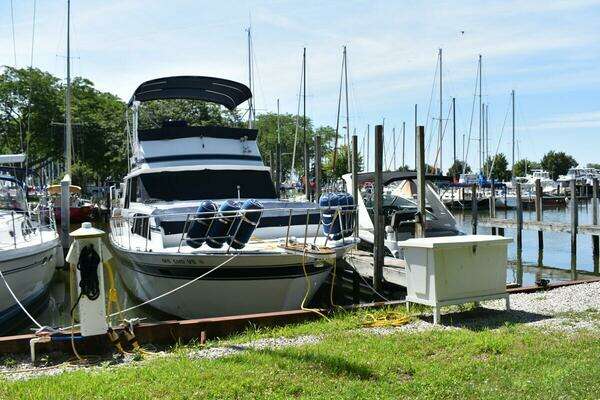 39-ft-Marinette-1985-39 Double Cabin-Beckoning La Salle Michigan United States  yacht for sale