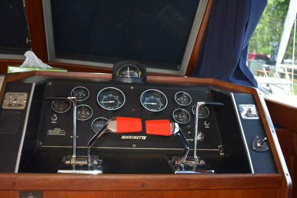 Beckoning 39ft Marinette Yacht For Sale