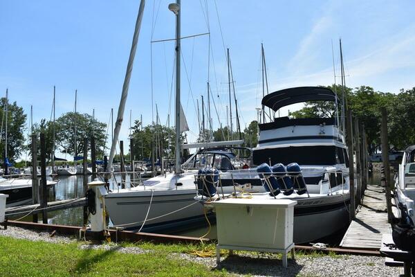 Beckoning 39ft Marinette Yacht For Sale