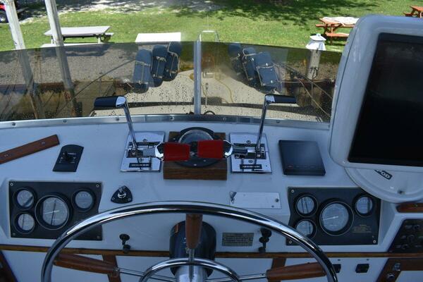 Beckoning 39ft Marinette Yacht For Sale