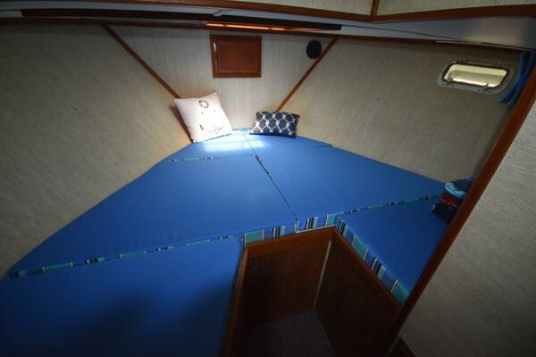 Beckoning 39ft Marinette Yacht For Sale