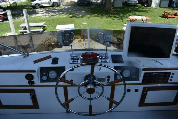 Beckoning 39ft Marinette Yacht For Sale