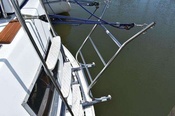 Beckoning 39ft Marinette Yacht For Sale