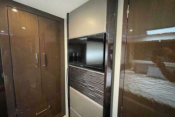Carver C 52 Yacht For Sale