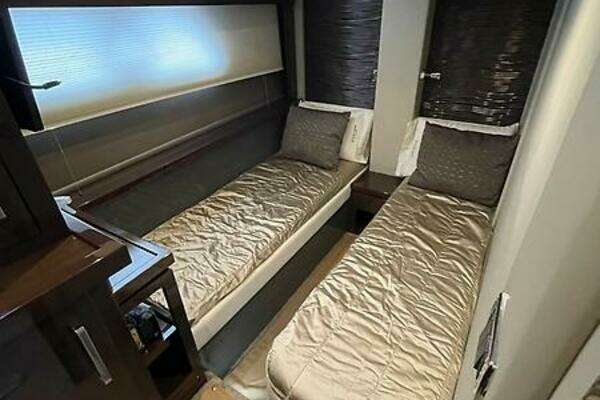 Carver C 52 Yacht For Sale