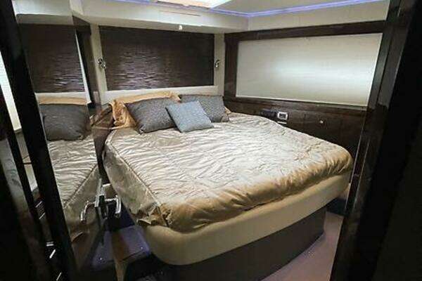Carver C 52 Yacht For Sale