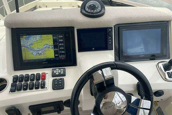 Carver C 52 Yacht For Sale