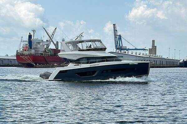 52' Carver