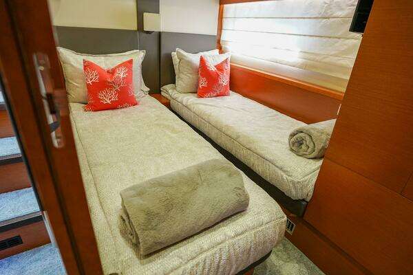 Prestige 550 Flybridge Yacht For Sale