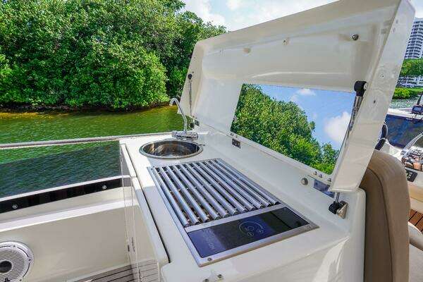 Prestige 550 Flybridge Yacht For Sale