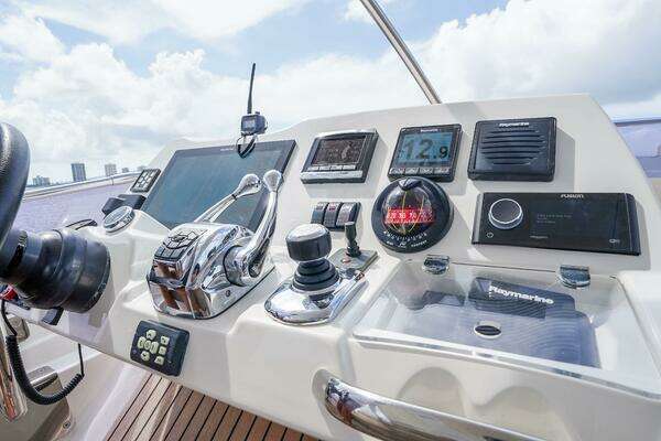 Prestige 550 Flybridge Yacht For Sale