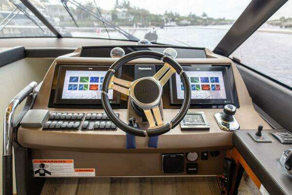 Prestige 550 Flybridge Yacht For Sale