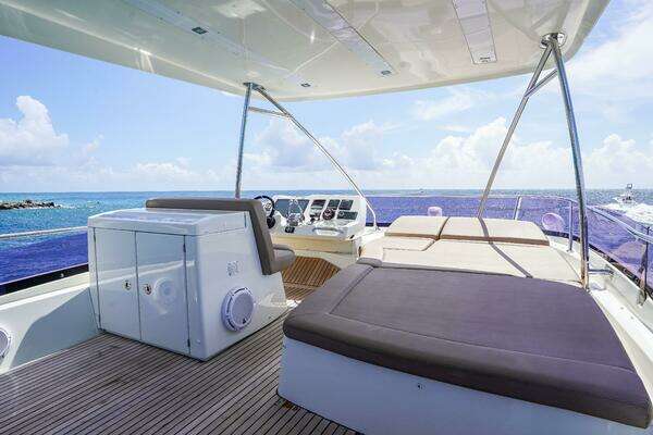 Prestige 550 Flybridge Yacht For Sale