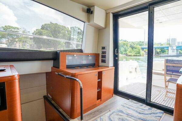 Prestige 550 Flybridge Yacht For Sale
