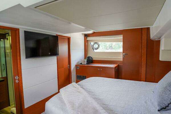 Prestige 550 Flybridge Yacht For Sale