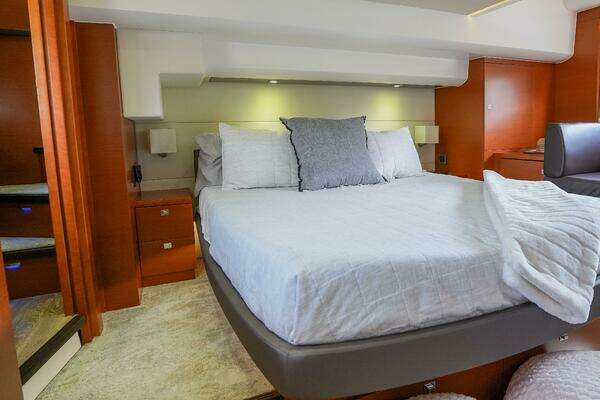 Prestige 550 Flybridge Yacht For Sale