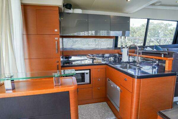 Prestige 550 Flybridge Yacht For Sale