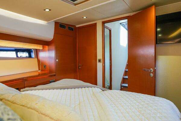 Prestige 550 Flybridge Yacht For Sale