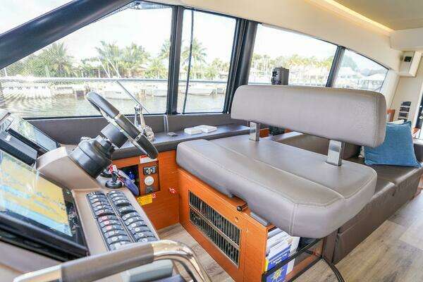 Prestige 550 Flybridge Yacht For Sale
