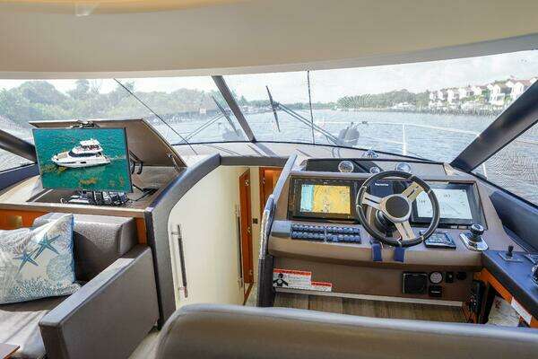 Prestige 550 Flybridge Yacht For Sale
