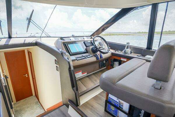Prestige 550 Flybridge Yacht For Sale