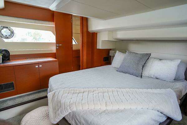 Prestige 550 Flybridge Yacht For Sale