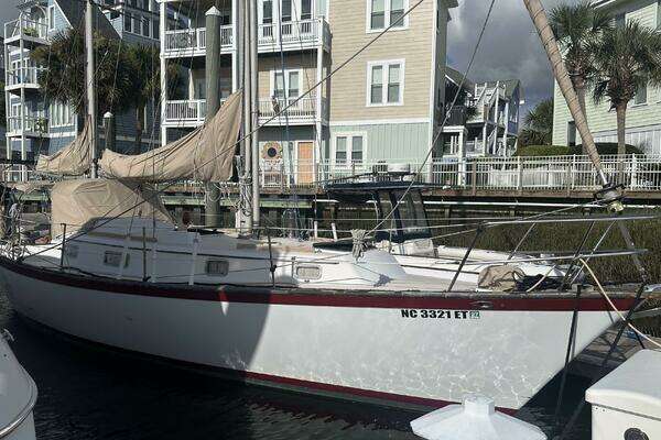 Photo of the 1977 Pearson 365 Ketch "Lua"