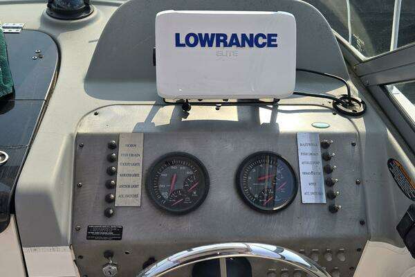 Photo of the 2004 Bayliner 