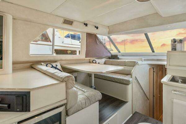 Sea Ray 550 Sedan Bridge Yacht For Sale