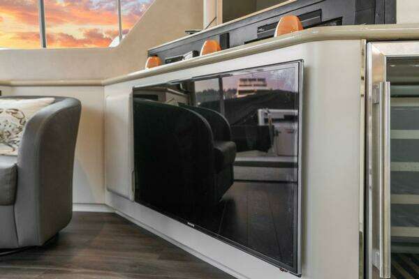 Sea Ray 550 Sedan Bridge Yacht For Sale