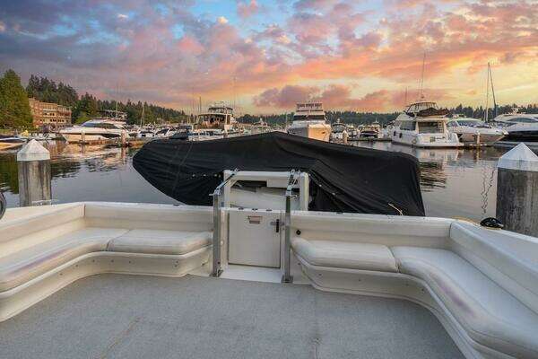 Sea Ray 550 Sedan Bridge Yacht For Sale