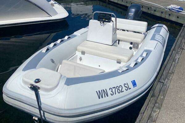 Sea Ray 550 Sedan Bridge Yacht For Sale