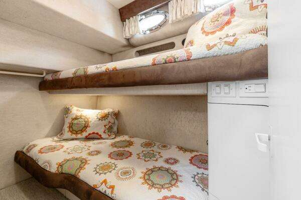 Sea Ray 550 Sedan Bridge Yacht For Sale