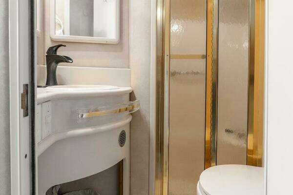 Sea Ray 550 Sedan Bridge Yacht For Sale